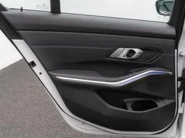 330i xD M Sport Kamera HUD DAB ACC Alarm 19