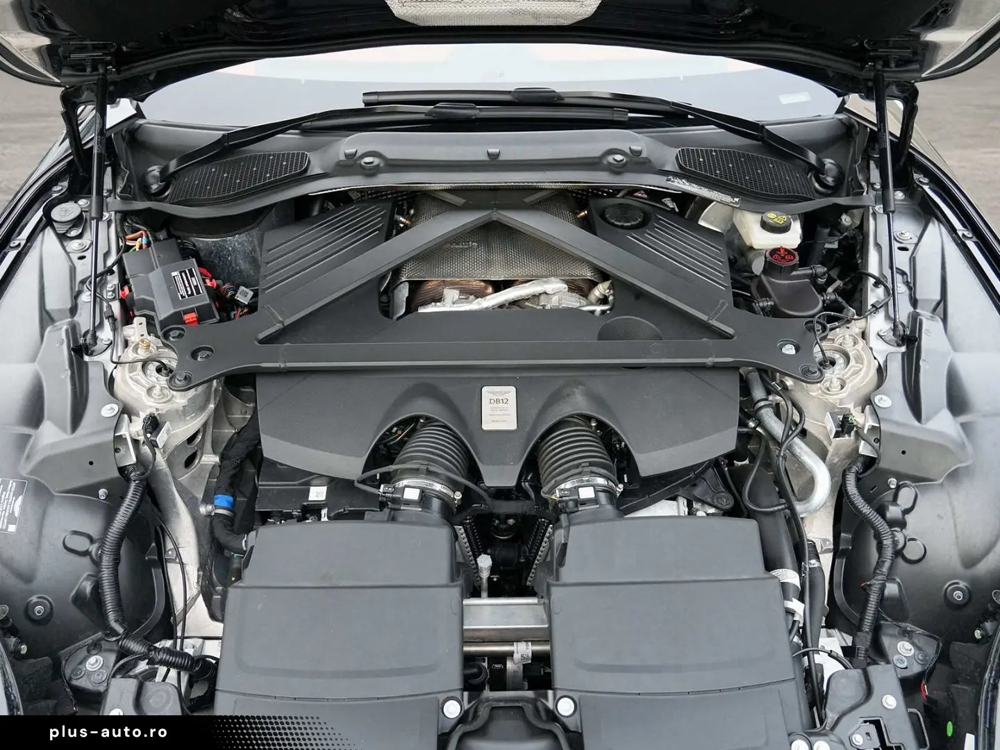 DB12 Volante Californian Poppy Carbonbremse  B&W