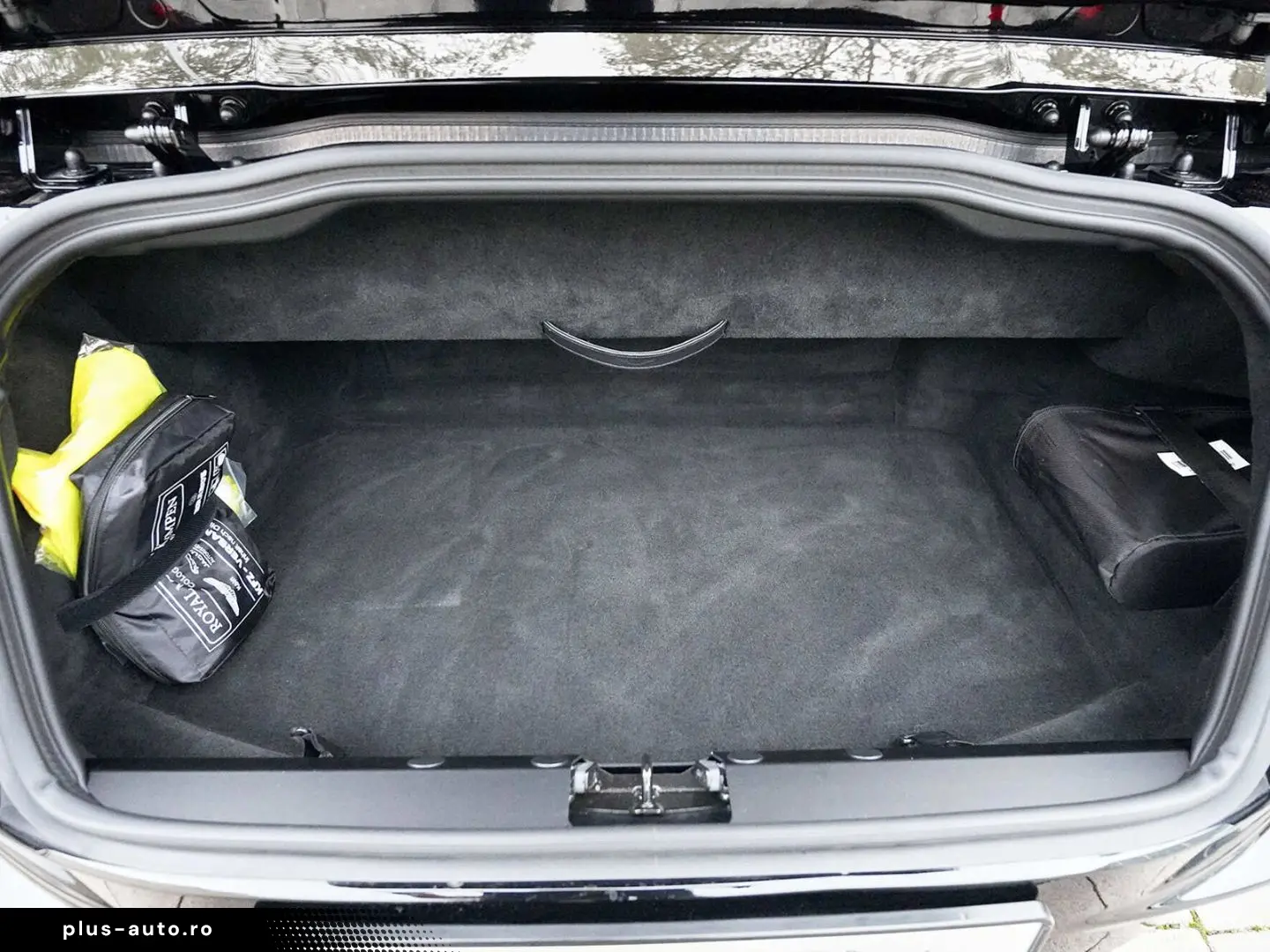 DB12 Volante Californian Poppy Carbonbremse  B&W