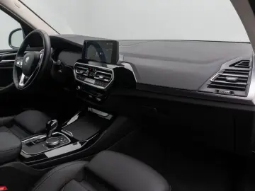 X3 xD30e Kamera DAB HiFi AHK Sportsitze 18