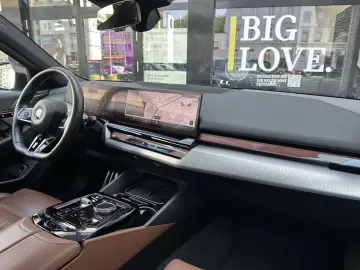 550e xDrive M Sport Pro DA Prof PA  Pano AHK B&W