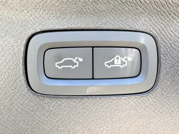 XC90 T8 Facelift Ultra Bright AHK PANO