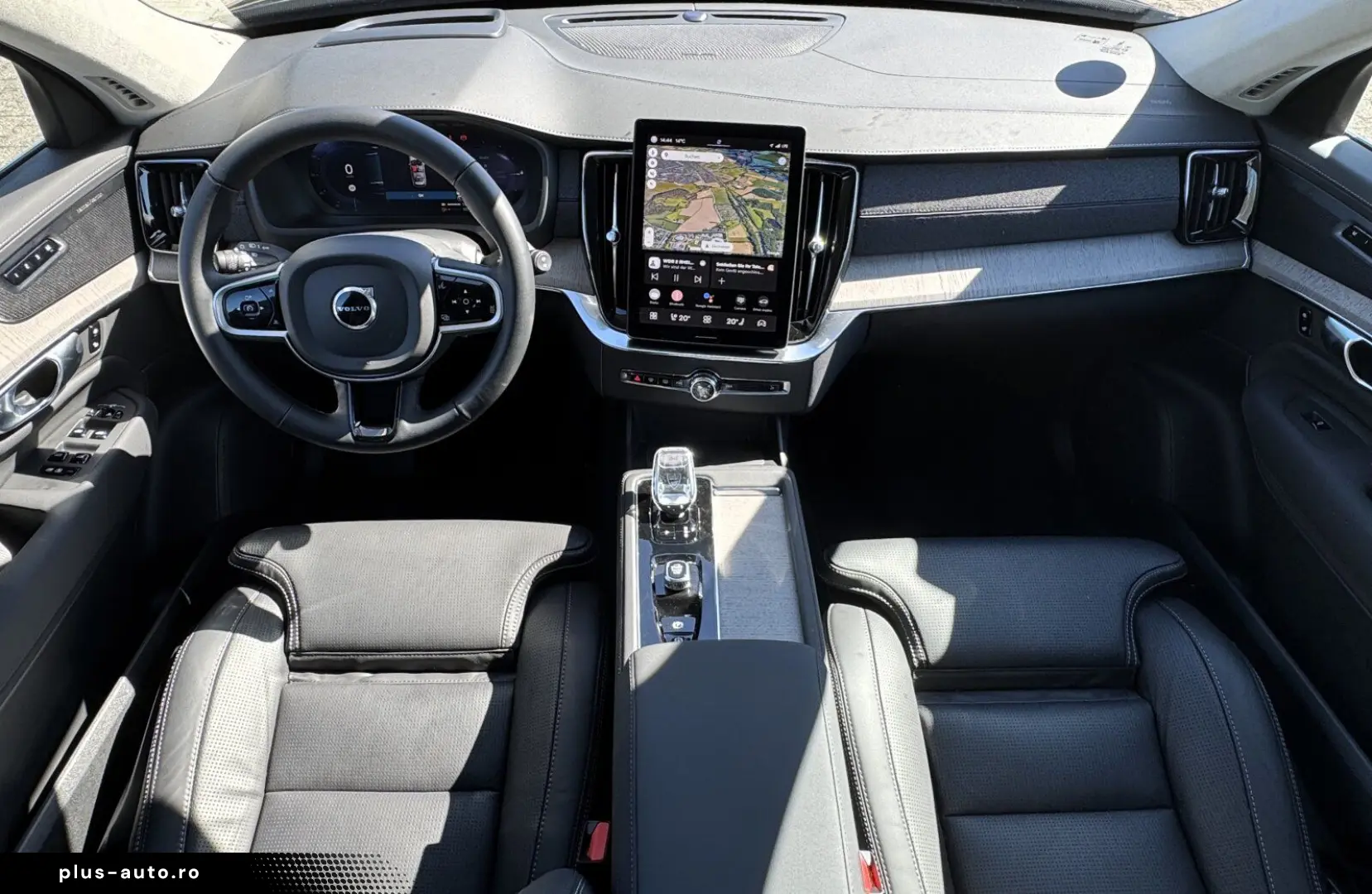 XC90 T8 Facelift Ultra Bright AHK PANO