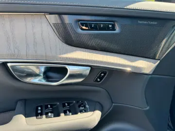 XC90 T8 Facelift Ultra Bright AHK PANO