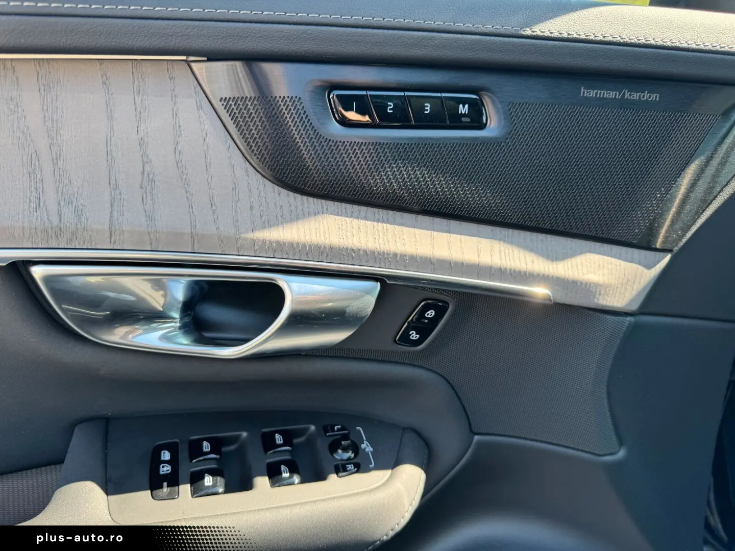 XC90 T8 Facelift Ultra Bright AHK PANO