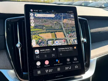 XC90 T8 Facelift Ultra Bright AHK PANO