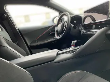 C-HR 2.0 Plug-in Hybrid GR Sport FWD