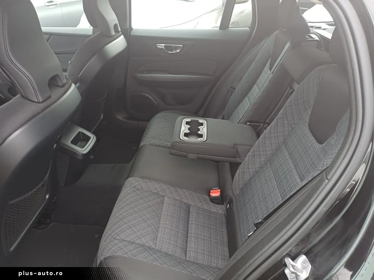 Volvo V60 2.0 diesel 197 cp AT8 Momentum Pro