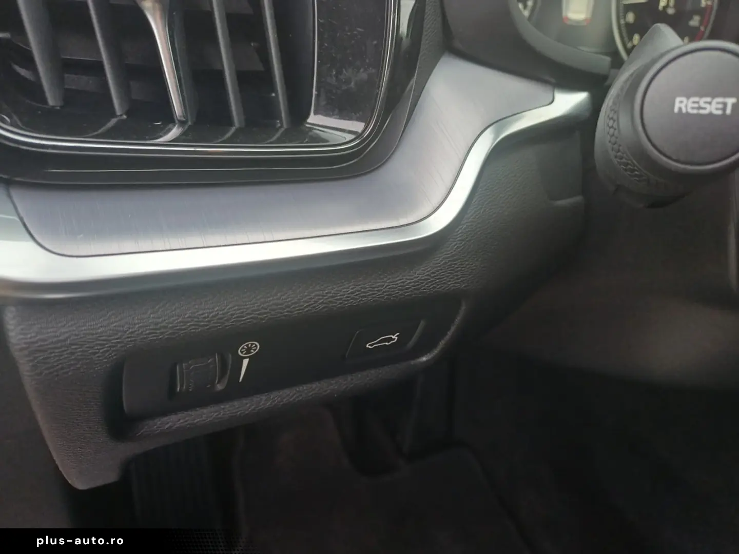 Volvo V60 2.0 diesel 197 cp AT8 Momentum Pro