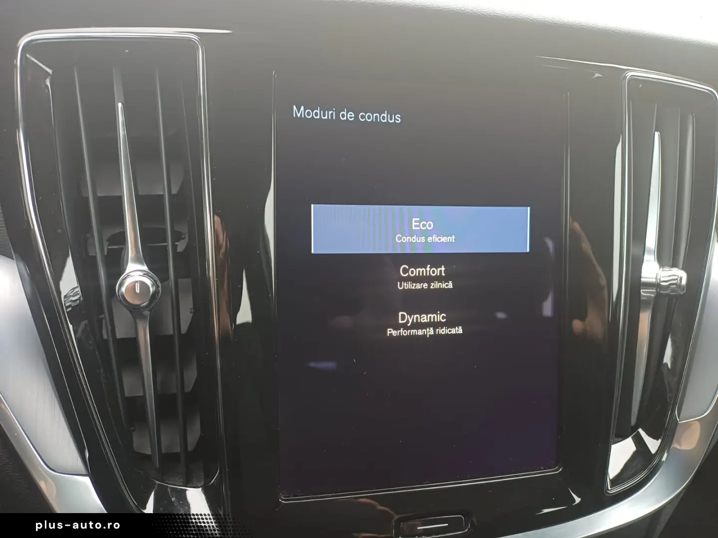 Volvo V60 2.0 diesel 197 cp AT8 Momentum Pro