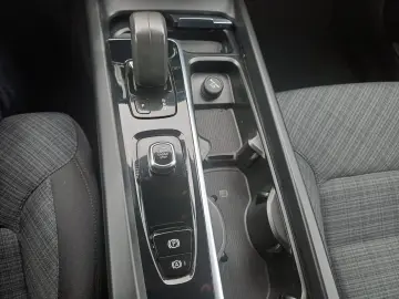 Volvo V60 2.0 diesel 197 cp AT8 Momentum Pro