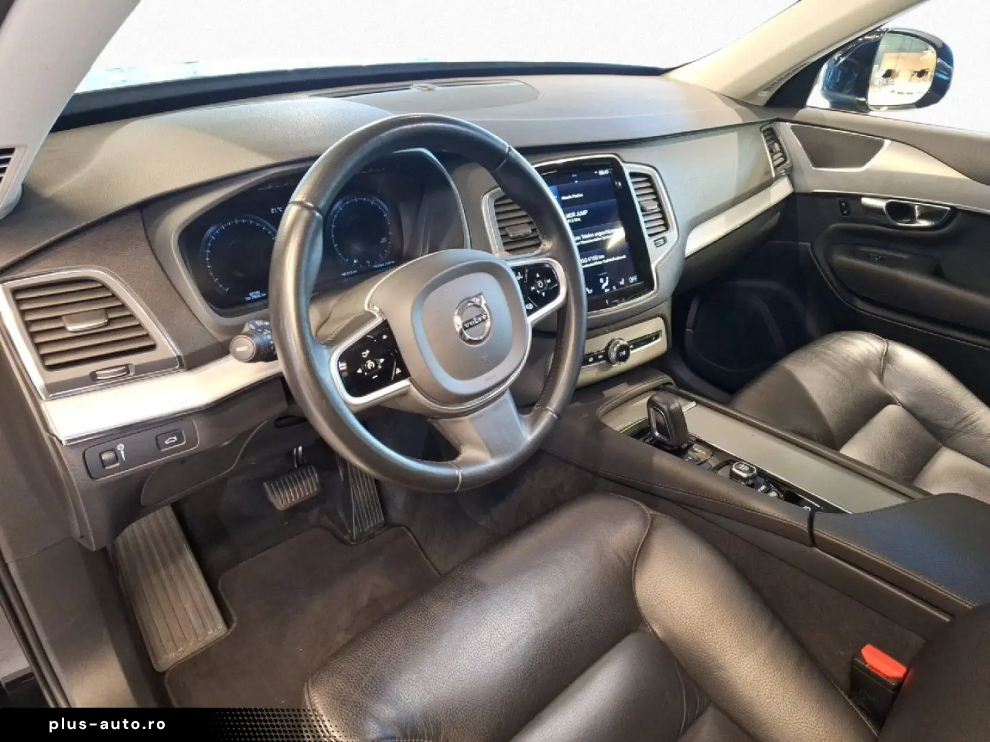 XC90 B5 AWD Momentum Pano SHZ CarPl DAB LED RFK