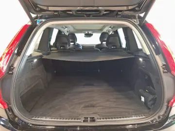 XC90 B5 AWD Momentum Pano SHZ CarPl DAB LED RFK