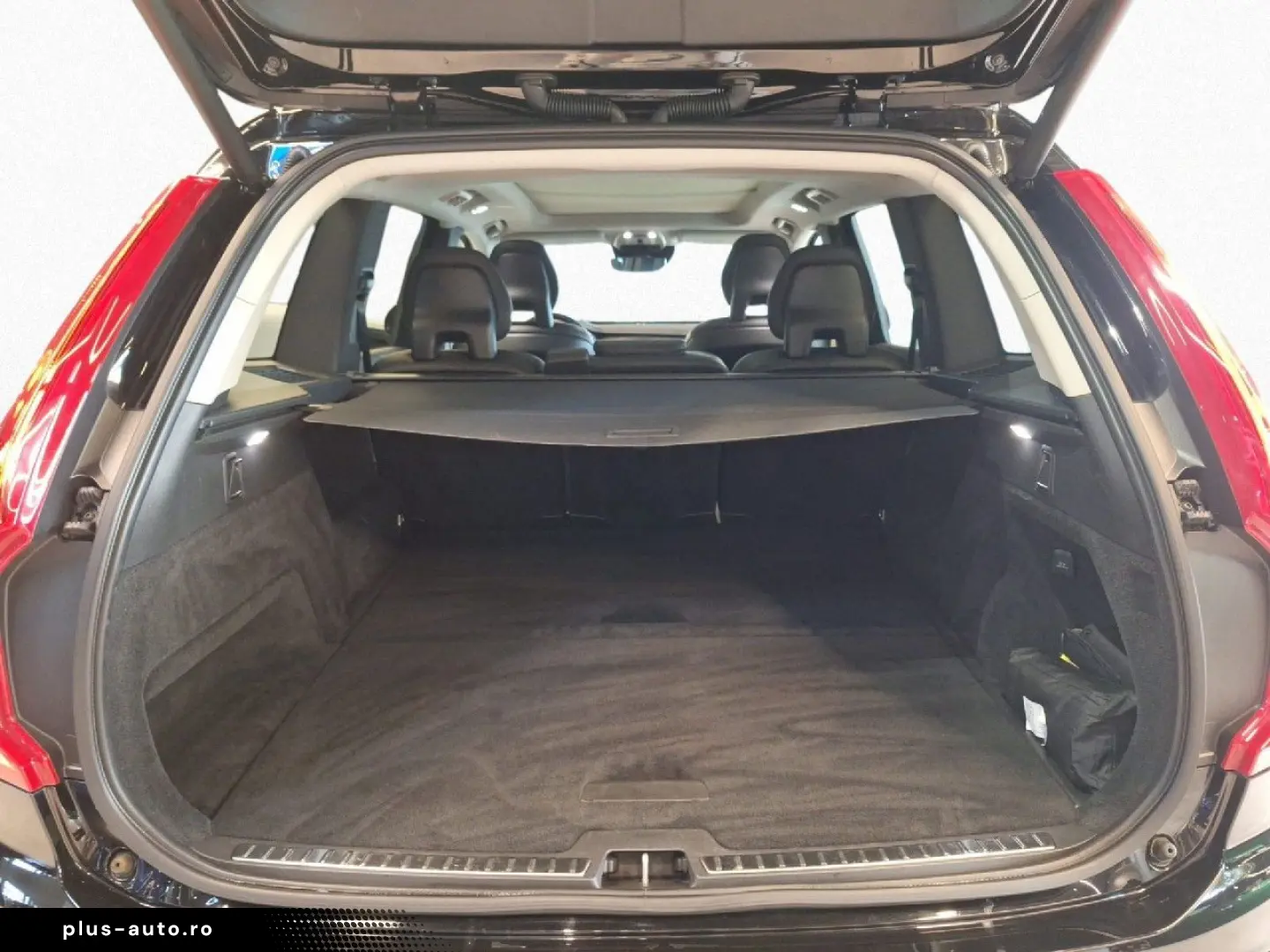 XC90 B5 AWD Momentum Pano SHZ CarPl DAB LED RFK