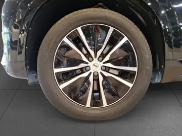 XC90 B5 AWD Momentum Pano SHZ CarPl DAB LED RFK