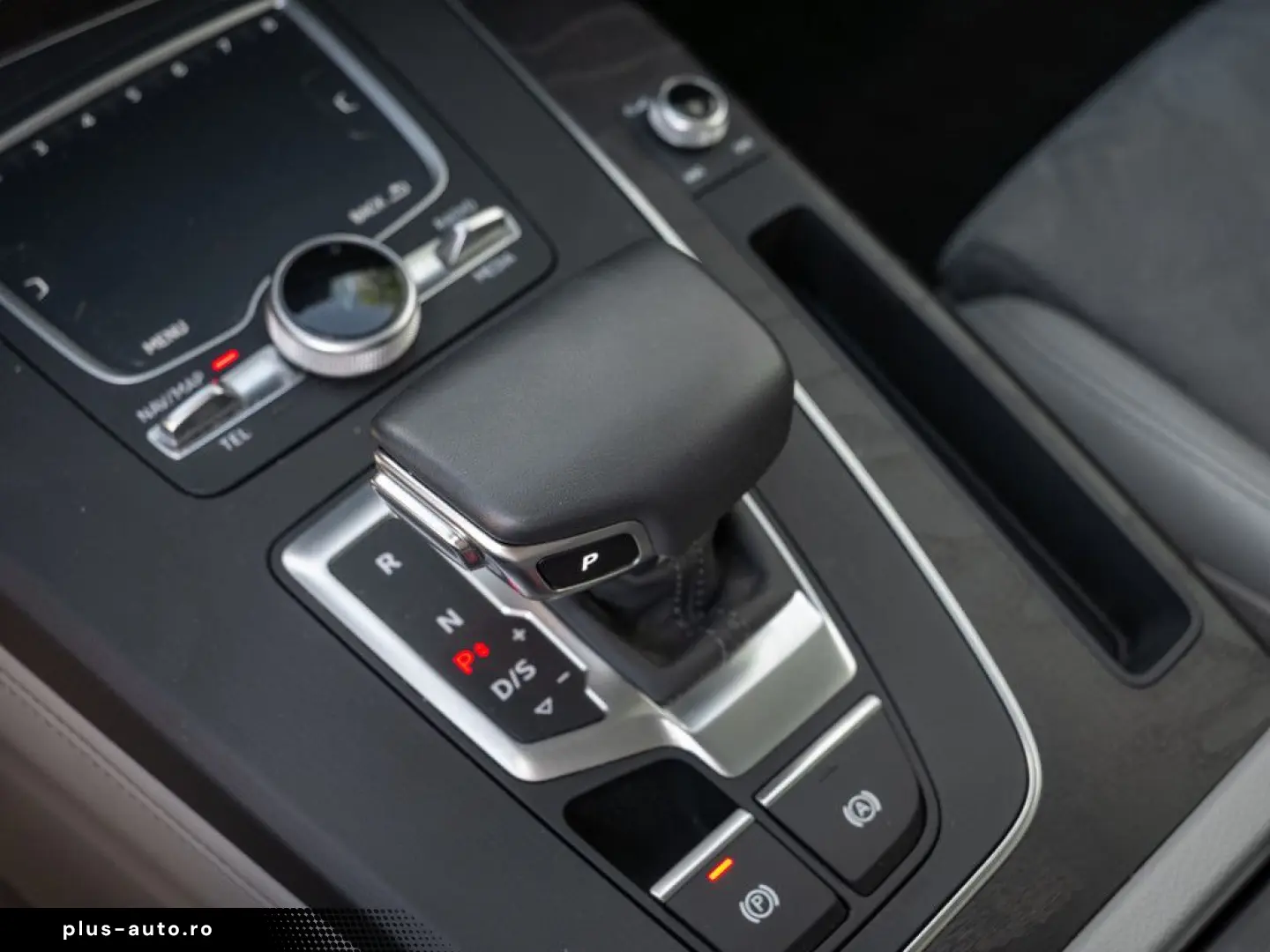 Q5 design 45 TFSI quattro MATRIX LUTF STAND NAVI