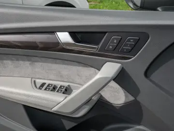 Q5 design 45 TFSI quattro MATRIX LUTF STAND NAVI
