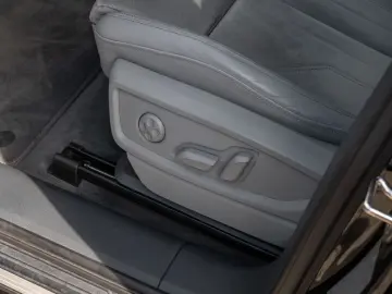 Q5 design 45 TFSI quattro MATRIX LUTF STAND NAVI