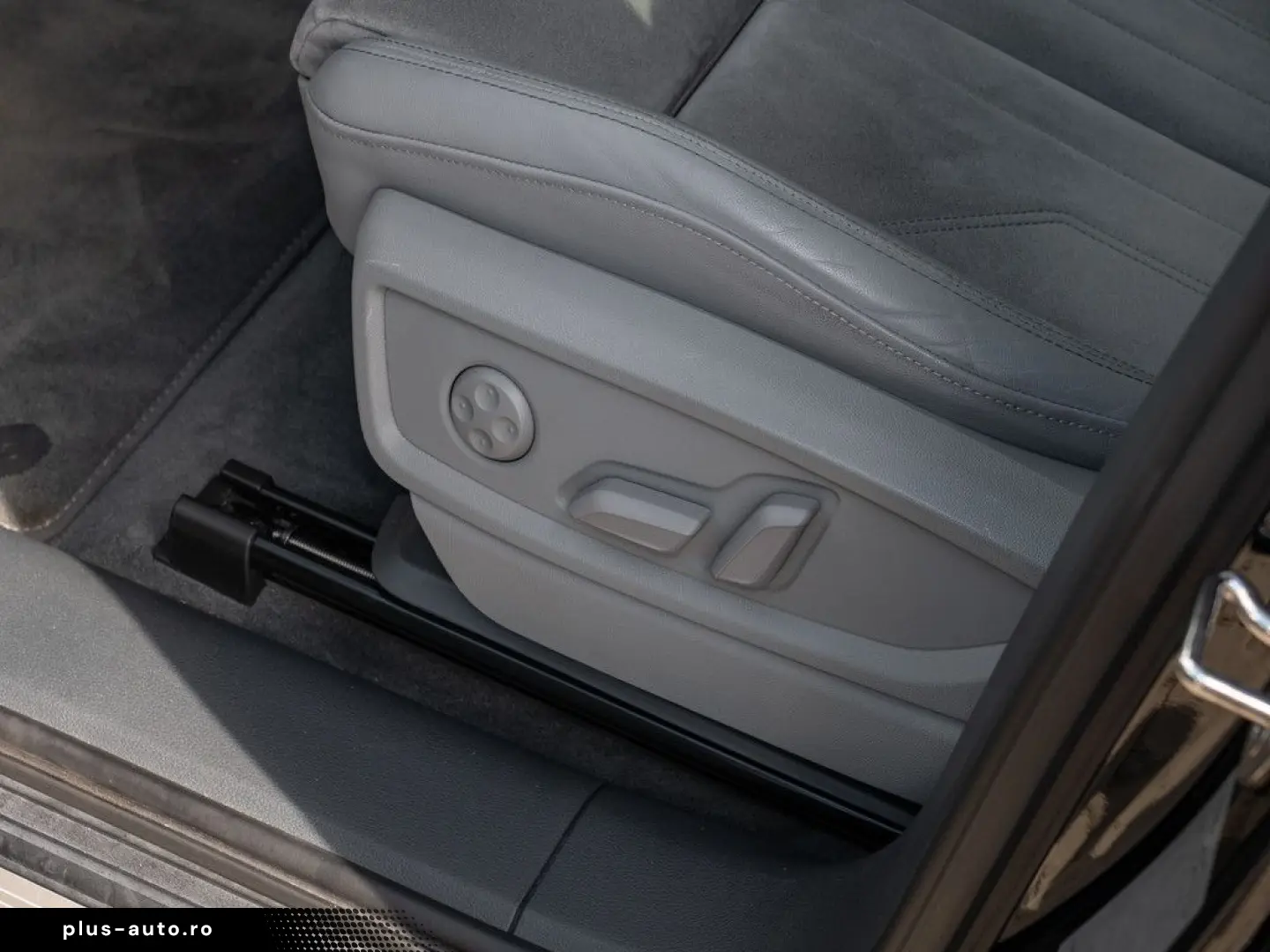 Q5 design 45 TFSI quattro MATRIX LUTF STAND NAVI