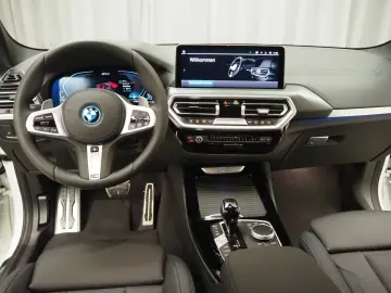 X3 xDrive 30e (M-Sport Navi LED AHK 360 WLAN)