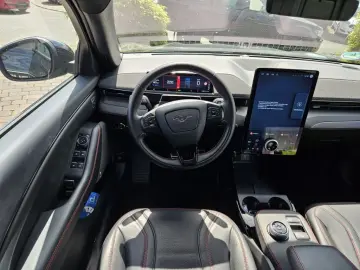 Mustang Mach-E AWD