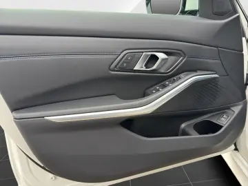 320d xDrive Limousine  M Sport  DrivAss ACC  Par