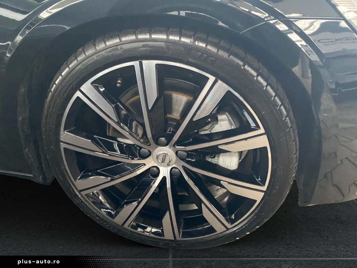 S60 AWD Ultimate Dark AHK STHZ 360Kamera 20''