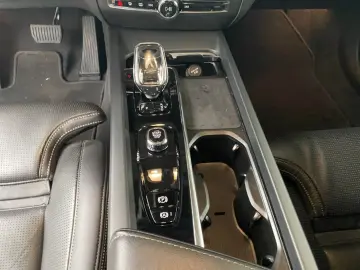 S60 AWD Ultimate Dark AHK STHZ 360Kamera 20''