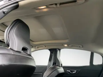 S60 AWD Ultimate Dark AHK STHZ 360Kamera 20''