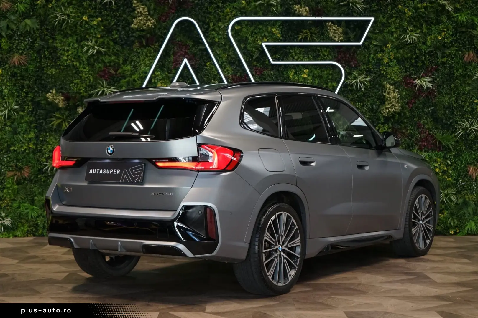 X1 xDRIVE23i PANO 360 HUD