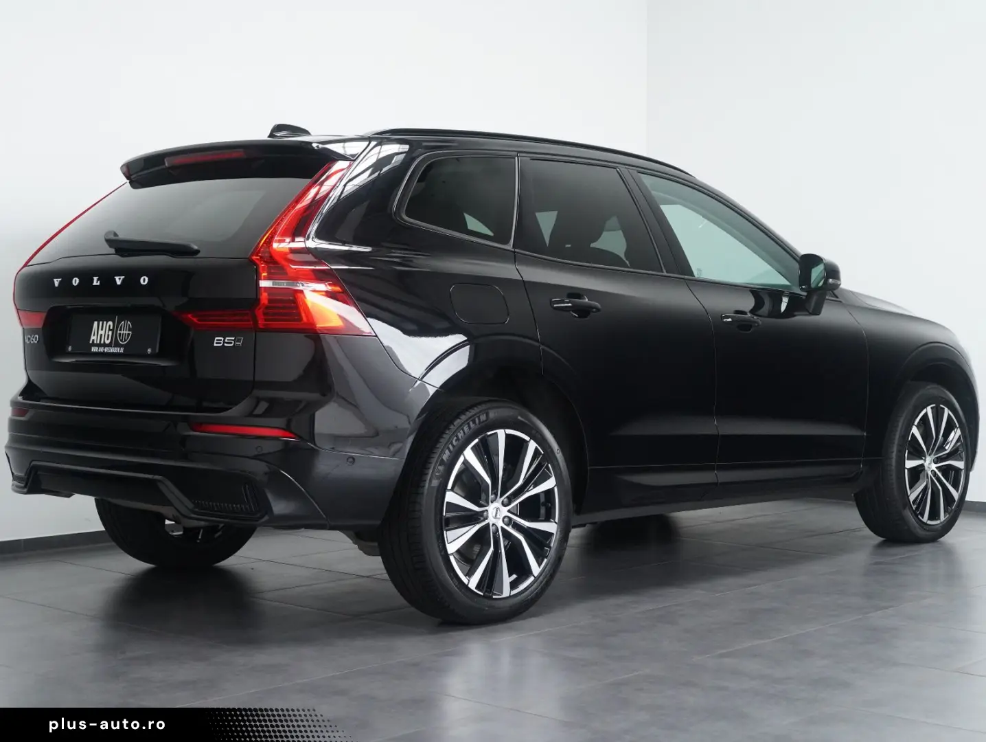 XC60 B5 B AWD Ultimate Dark B&W FOUR-C