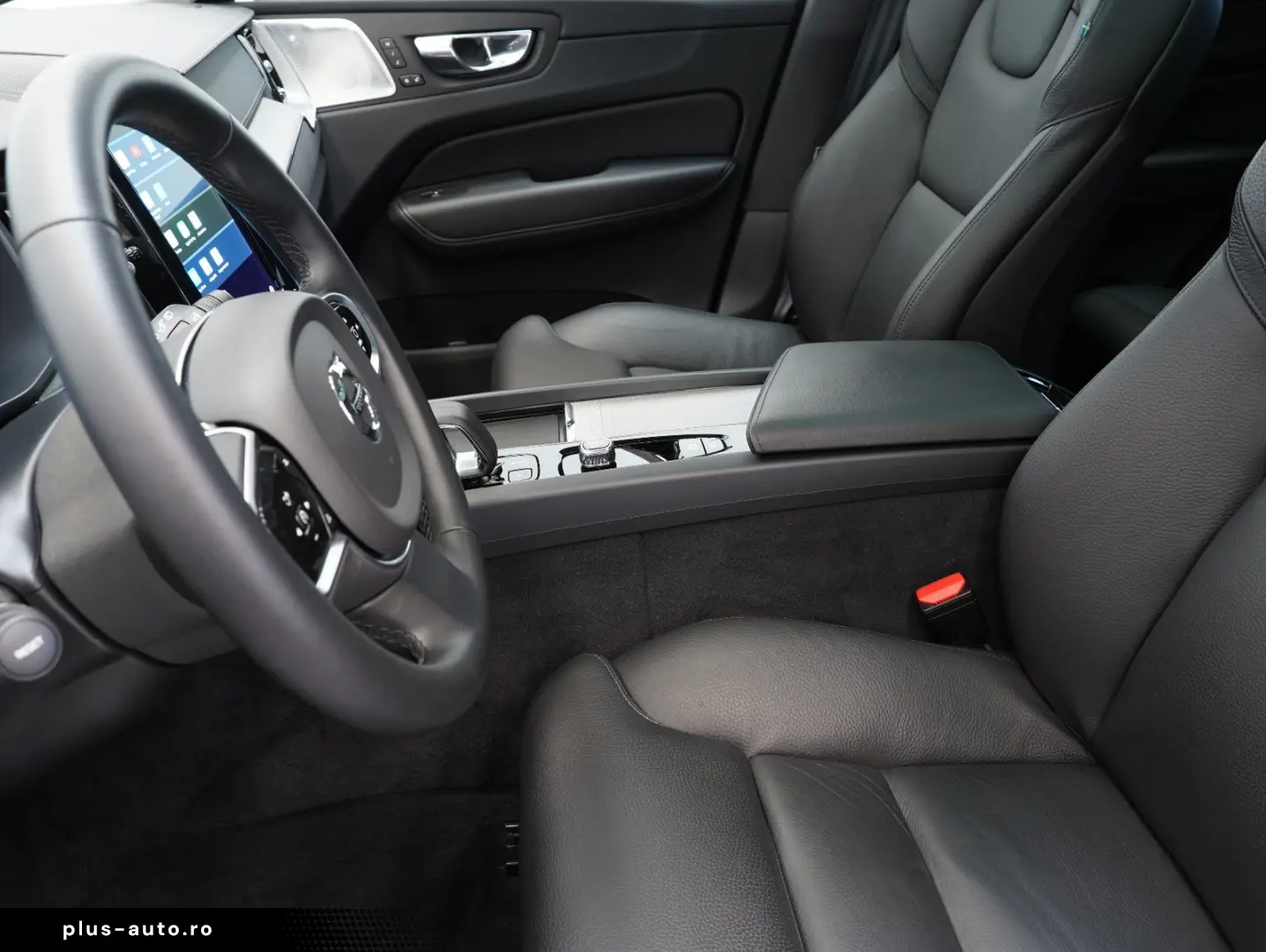 XC60 B5 B AWD Ultimate Dark B&W FOUR-C