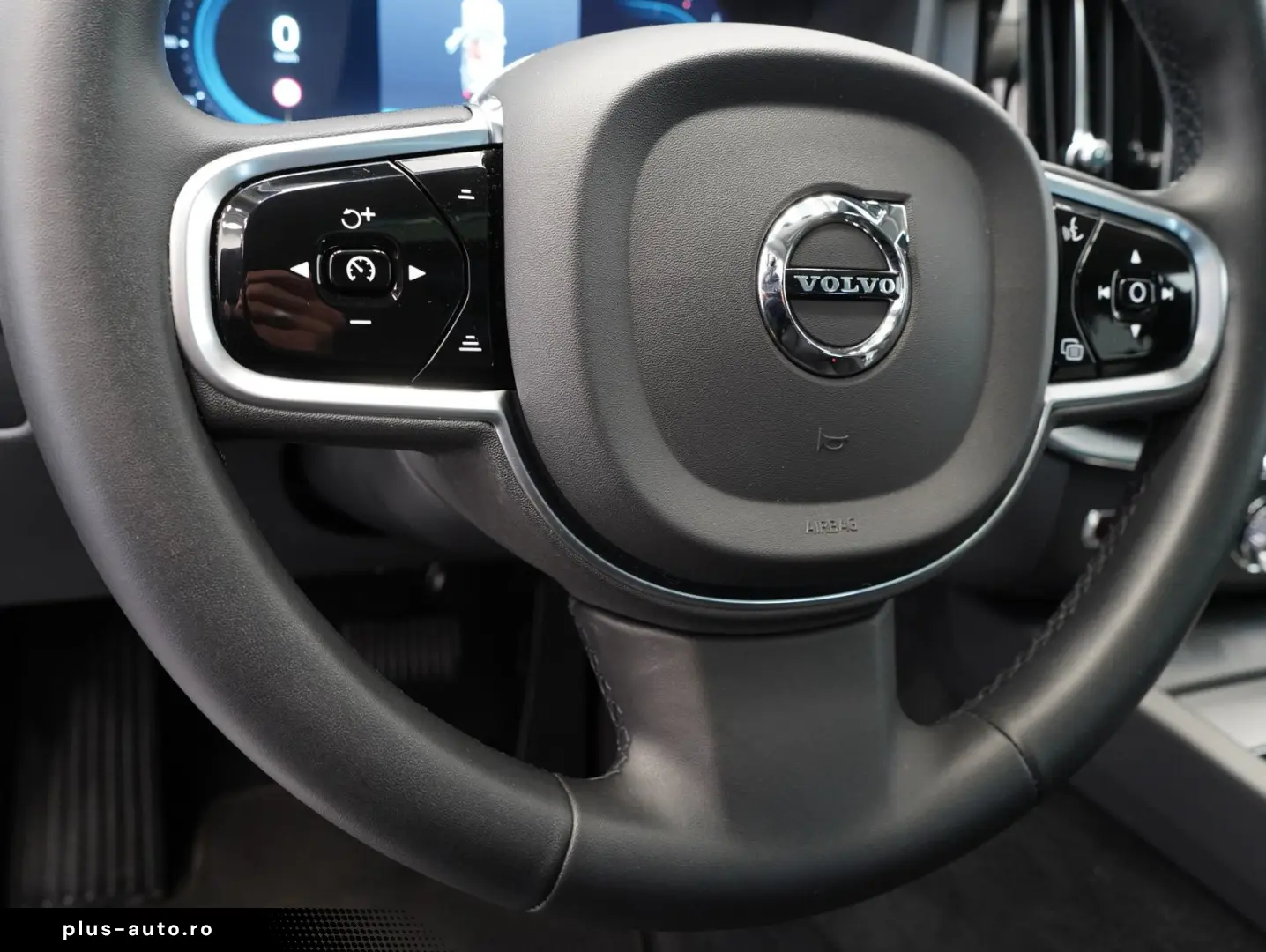 XC60 B5 B AWD Ultimate Dark B&W FOUR-C