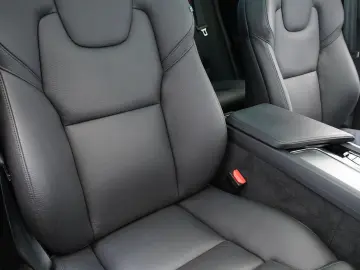 XC60 B5 B AWD Ultimate Dark B&W FOUR-C