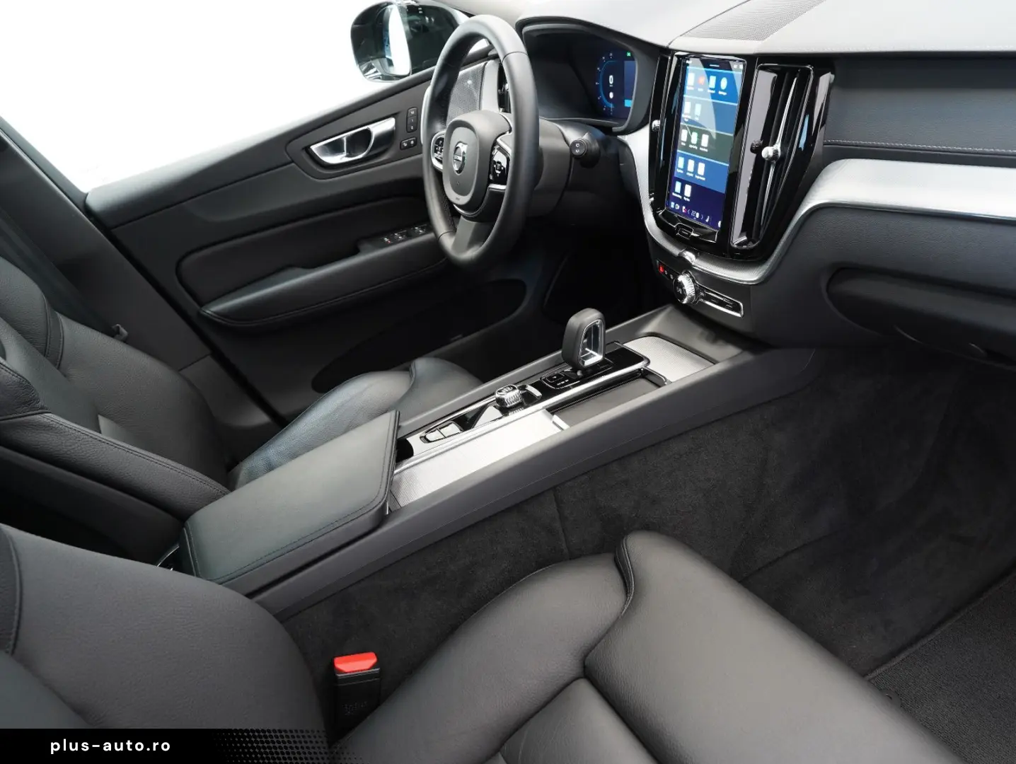 XC60 B5 B AWD Ultimate Dark B&W FOUR-C