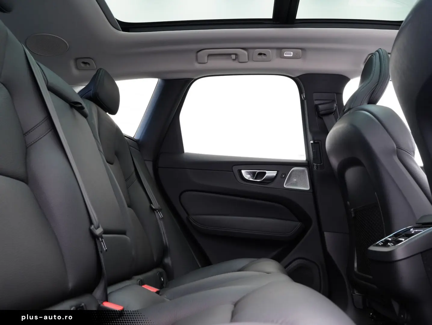 XC60 B5 B AWD Ultimate Dark B&W FOUR-C