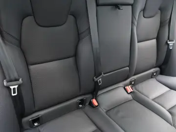 XC60 B5 B AWD Ultimate Dark B&W FOUR-C