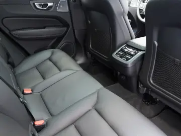 XC60 B5 B AWD Ultimate Dark B&W FOUR-C