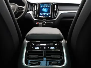 XC60 B5 B AWD Ultimate Dark B&W FOUR-C