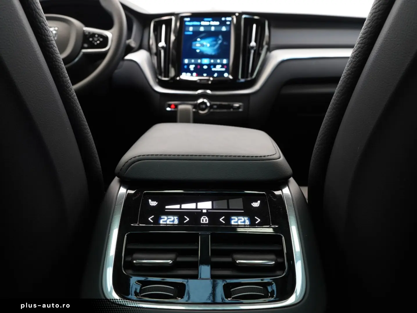 XC60 B5 B AWD Ultimate Dark B&W FOUR-C