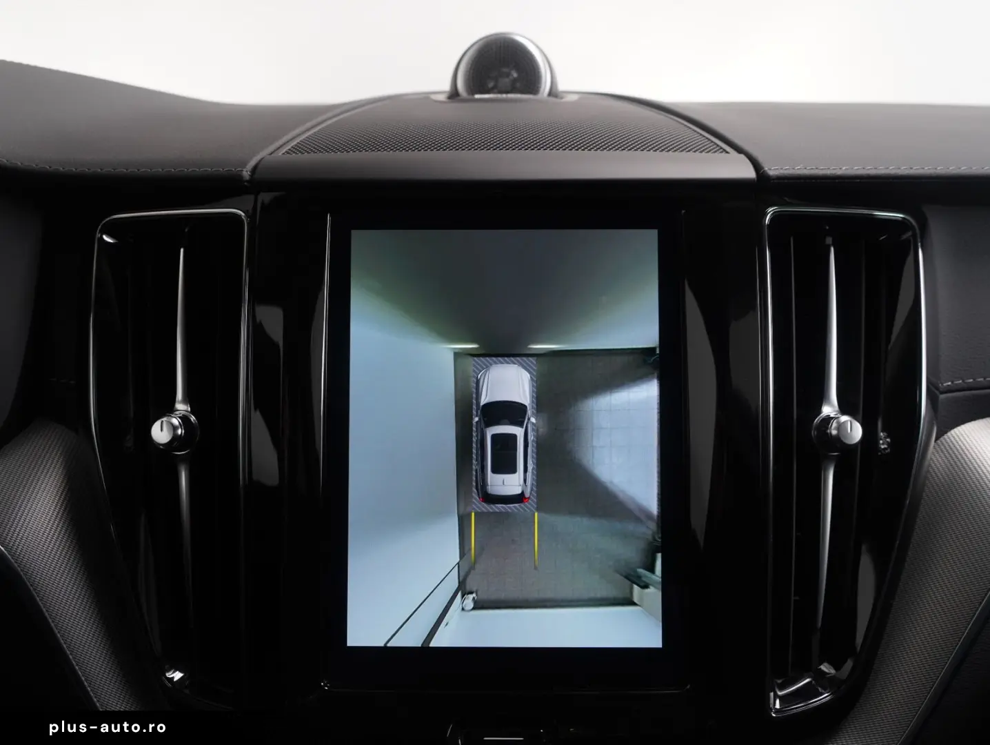 XC60 B5 B AWD Ultimate Dark B&W FOUR-C