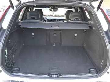 XC60 B5D AWD R-Design LUFT 360 H&K STHZ HUD QI