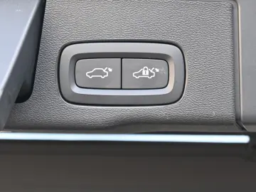 XC60 B5D AWD R-Design LUFT 360 H&K STHZ HUD QI