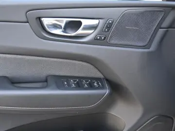 XC60 B5D AWD R-Design LUFT 360 H&K STHZ HUD QI