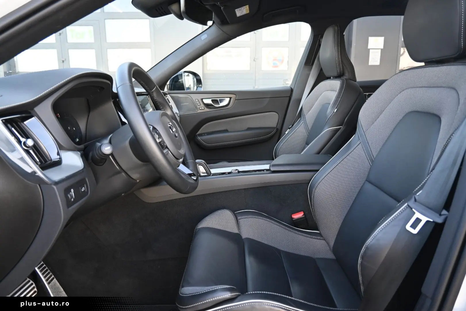 XC60 B5D AWD R-Design LUFT 360 H&K STHZ HUD QI