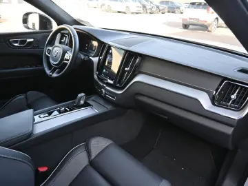 XC60 B5D AWD R-Design LUFT 360 H&K STHZ HUD QI