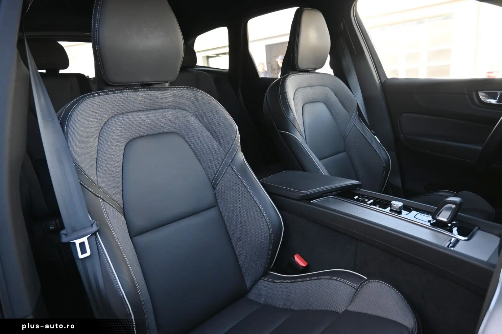 XC60 B5D AWD R-Design LUFT 360 H&K STHZ HUD QI