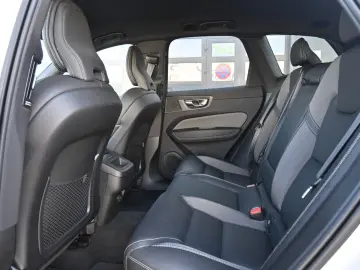 XC60 B5D AWD R-Design LUFT 360 H&K STHZ HUD QI