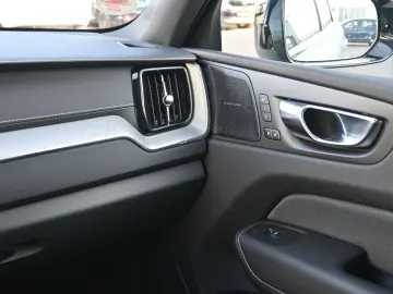 XC60 B5D AWD R-Design LUFT 360 H&K STHZ HUD QI