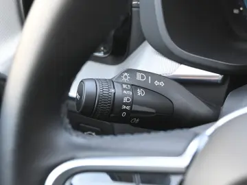 XC60 B5D AWD R-Design LUFT 360 H&K STHZ HUD QI